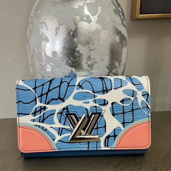 Louis Vuitton Twist Chain Aqua Print - Picture 3 of 8